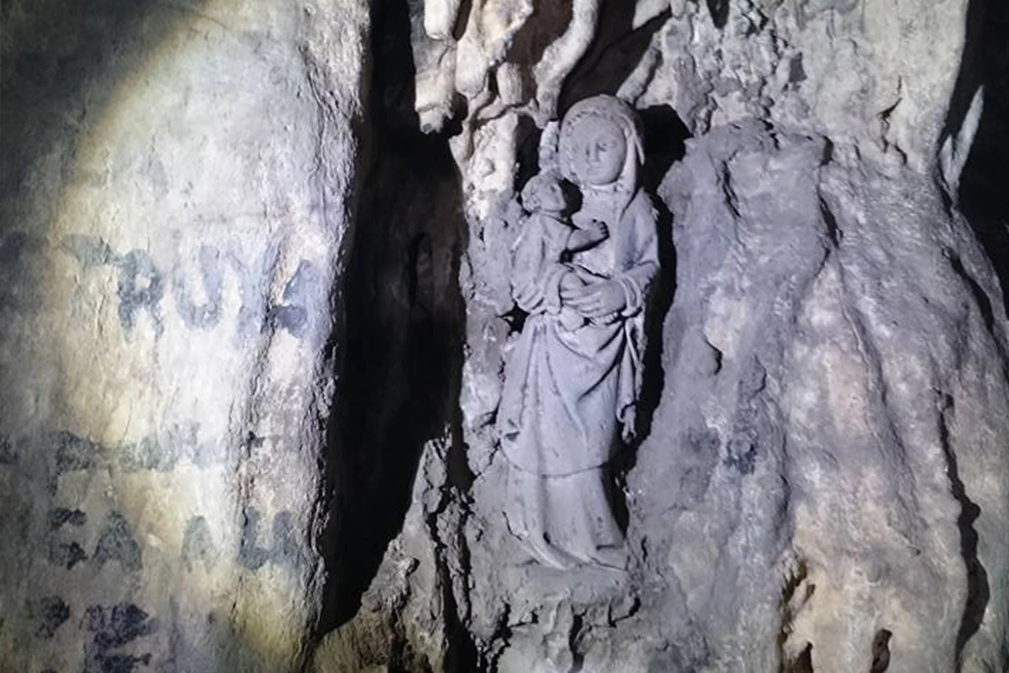Virgen en el interior de la Cova del Montgó (Imagen: Miguel Ángel Mayans)