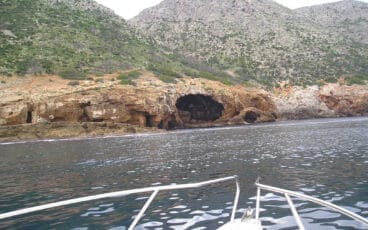 Vista de la Cova Tallada desde el mar