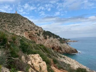 Vista de la Torre del Gerro desde la ruta de la Cova Tallada