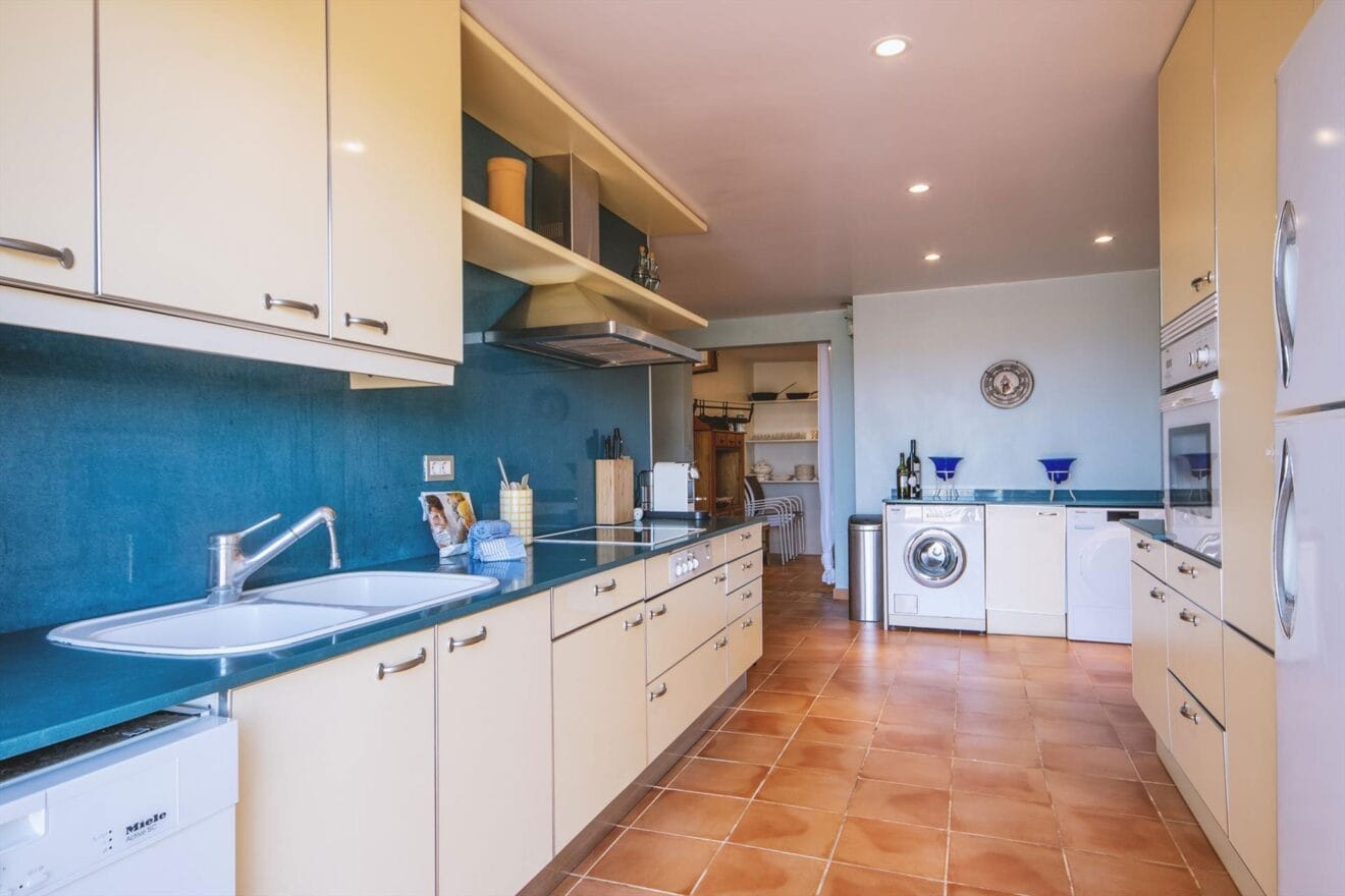Cocina de un chalet vacacional para ocho personas en Jávea - Aguila Rent a Villa