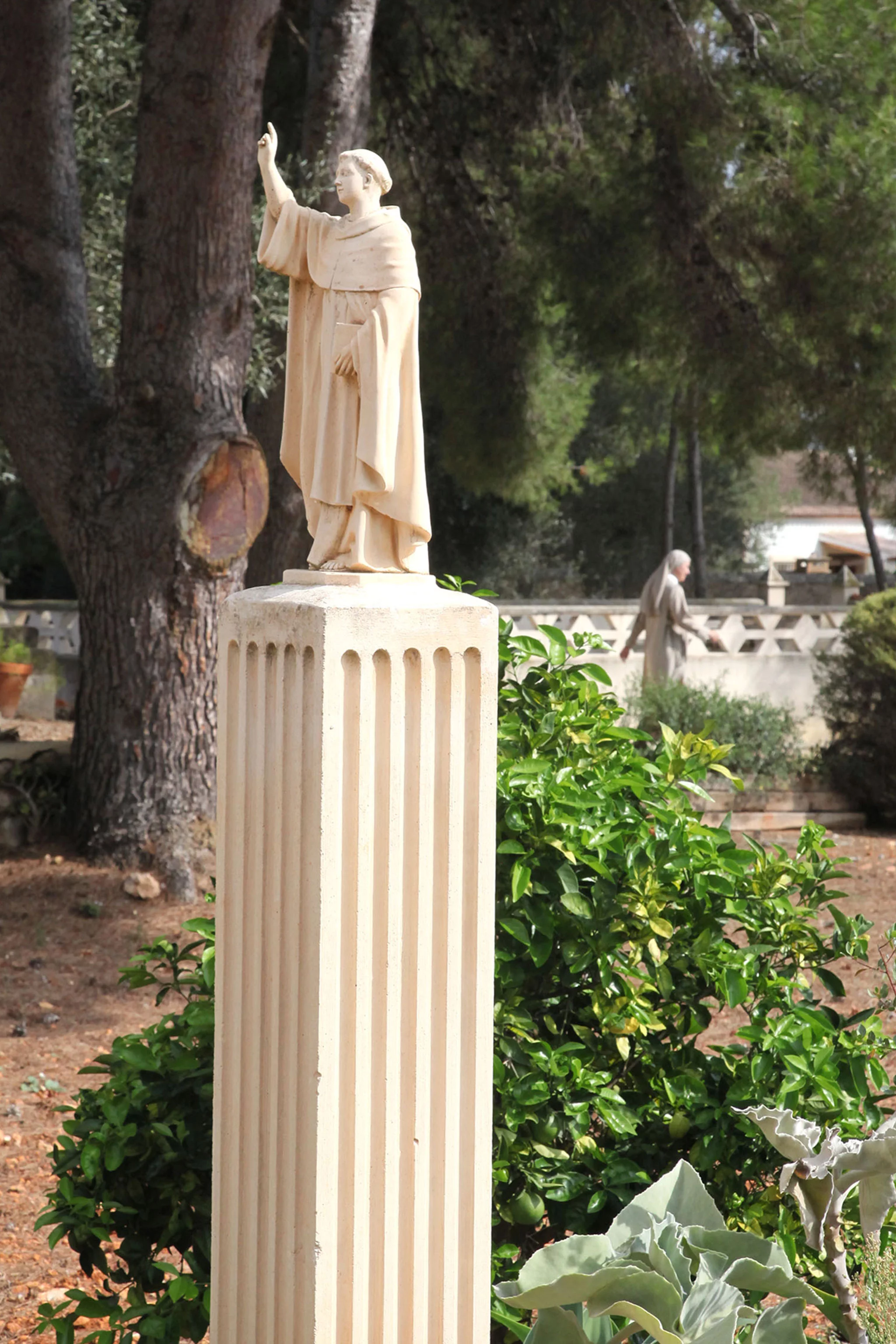 Estatua en el Monestir de la Plana de Xàbia