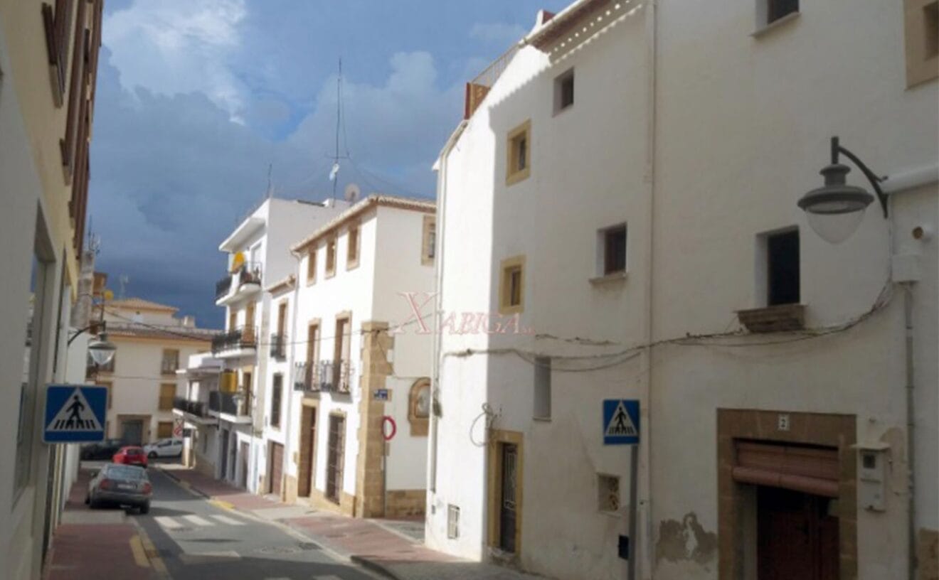 Exterior de una casa de pueblo en venta en Jávea - Xabiga Inmobiliaria