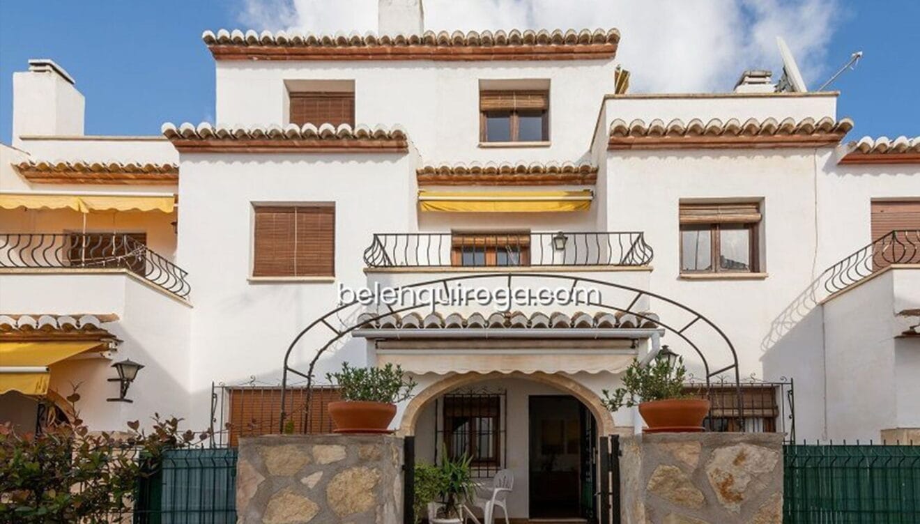 Exterior de un bungalow en venta en Calablanca - Inmobiliaria Belen Quiroga