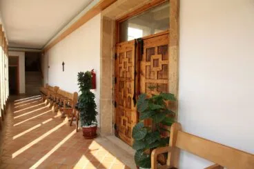 Imagen de los pasillos del Monasterio de la Plana de Jávea