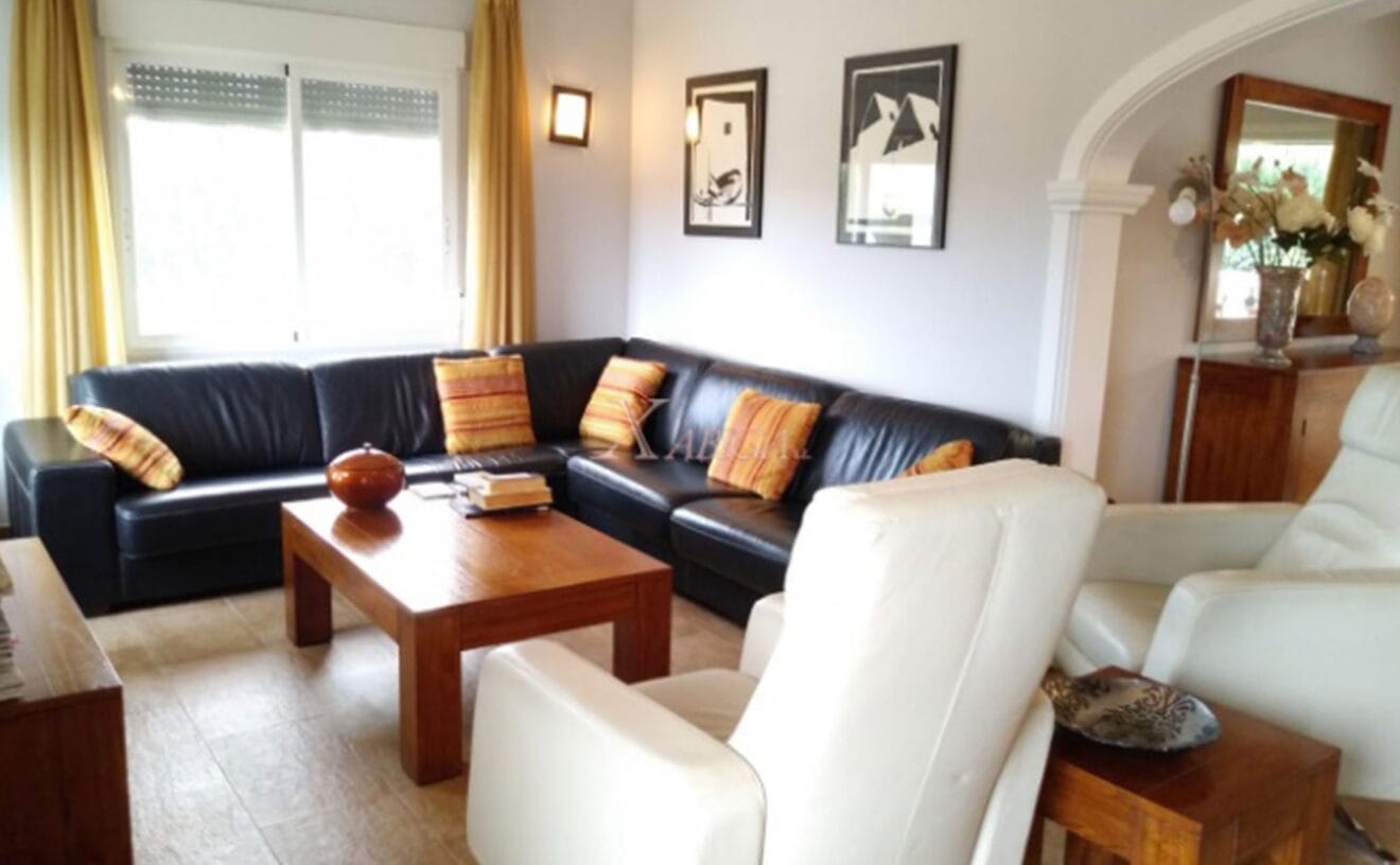 Vista del salón de un chalet en venta en Jávea - Xabiga Inmobiliaria