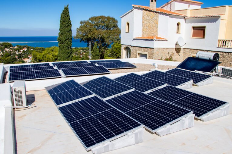 Instalación paneles solares en Jávea - SUN & PROJECTS