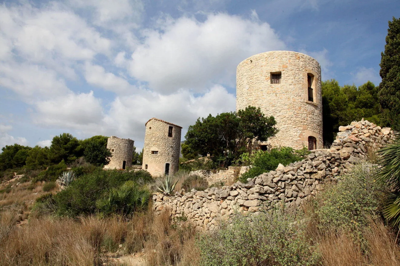 Molinos de La Plana de Jávea, uno de ellos con cubierta