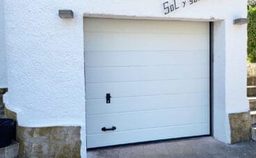 Puertas seccionales en garajes – Alucardona PVC y Aluminios S.L.