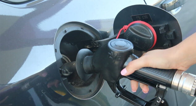 Imagen: Repostaje de gasolina