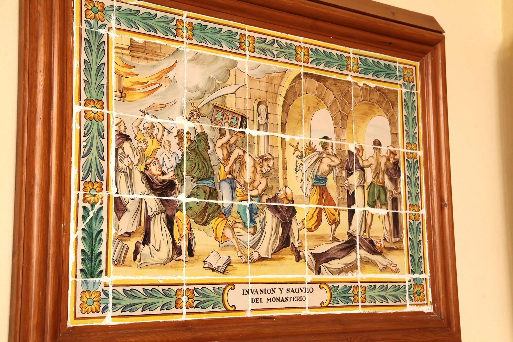 Representación en azulejos de la invasión y el saqueo del Santuari de la Mare de Déu dels Àngels de Xàbia