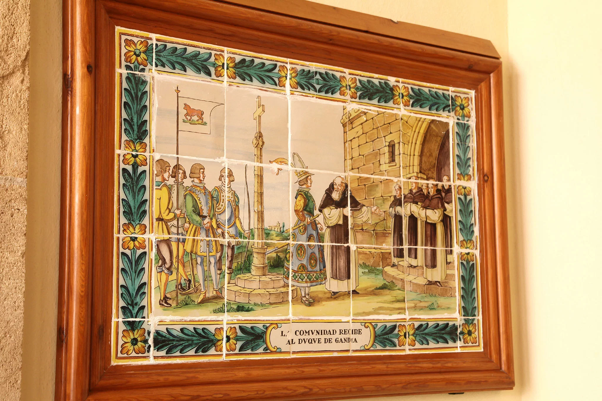 Representación en azulejos de la historia del Santuari de la Mare de Déu dels Àngels de Xàbia: la comunidad recibe al Duque de Gandía