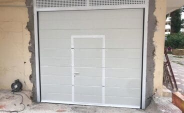 Resultado de la instalación de una puerta seccional en un garaje – Alucardona PVC y Aluminios S.L.