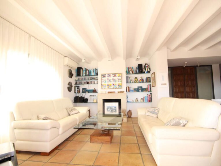 Sala de estar de uma casa à venda em El Tosalet em Jávea - Atina Inmobiliaria
