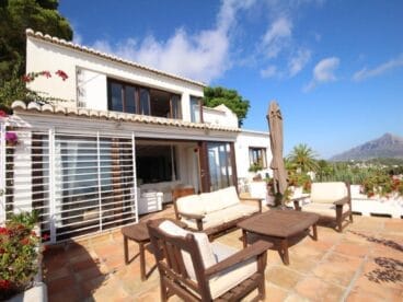 Terraza de una villa en venta en El Tosalet en Jávea – Atina Inmobiliaria