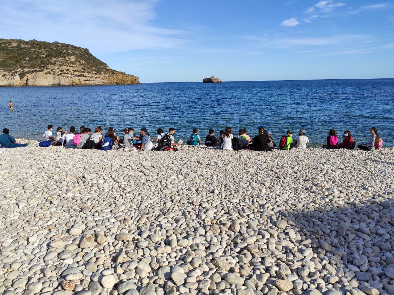 Visita del alumnado del CEIP Mediterrània a la Playa de la Barraca