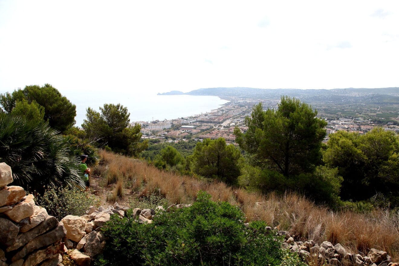 Vistas de la bahía de Jávea desde los molinos de La Plana