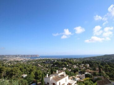 Vistas al mar desde una villa en venta en El Tosalet en Jávea – Atina Inmobiliaria