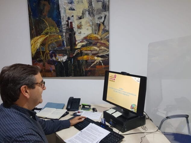 Imagen: Antonio Miragall durante el foro