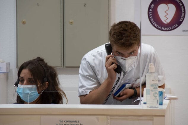 Imagen: Atención telefónica en Sanidad