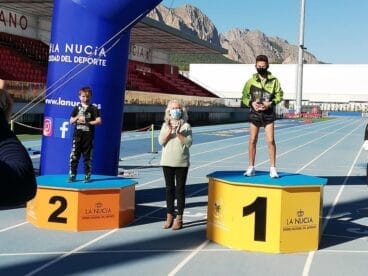 Atletas del CA Llebeig en el podio