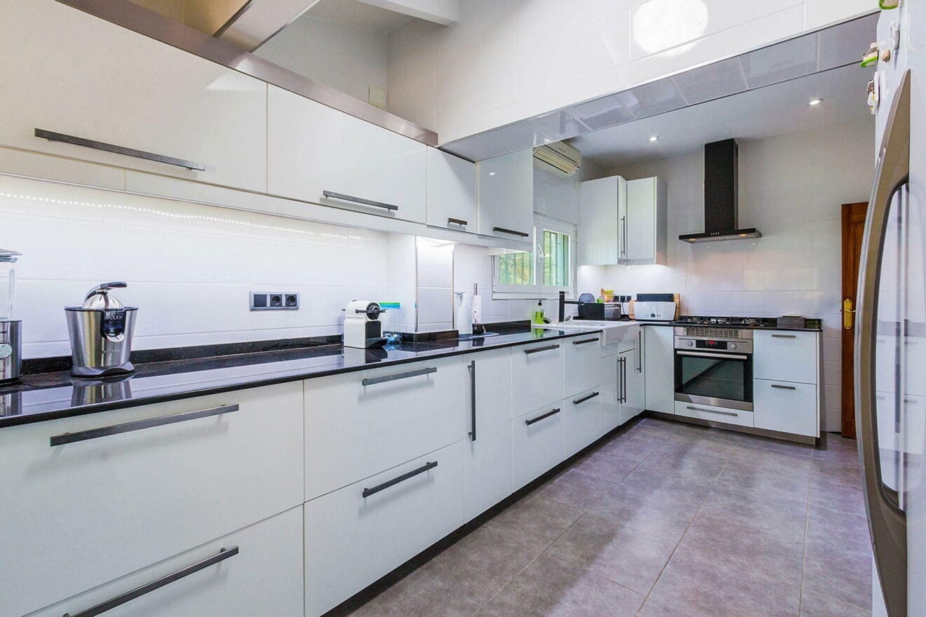 Cocina de un gran chalet en venta en Jávea - Vicens Ash Properties