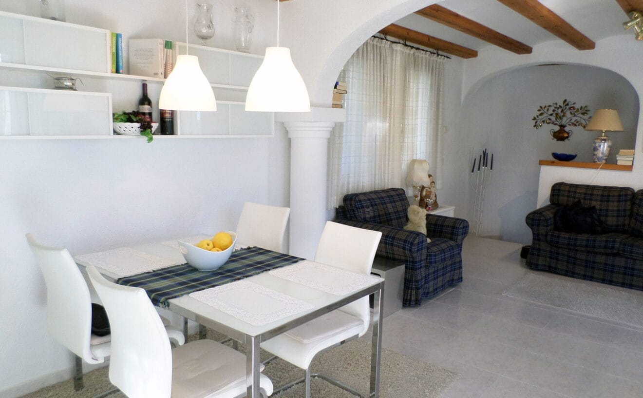 El comedor de una villa en venta junto al campo de golf La Sella - Promociones Denia, S.L.