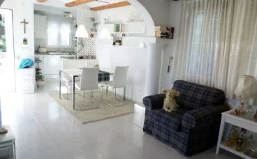 Comedor de una villa en venta junto al campo de golf La Sella – Promociones Denia, S.L.
