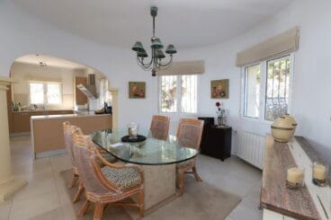 Comedor de una villa con vistas en La Sella – Promociones Denia, S. L.
