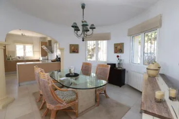Comedor de una villa con vistas en La Sella – Promociones Denia, S. L.