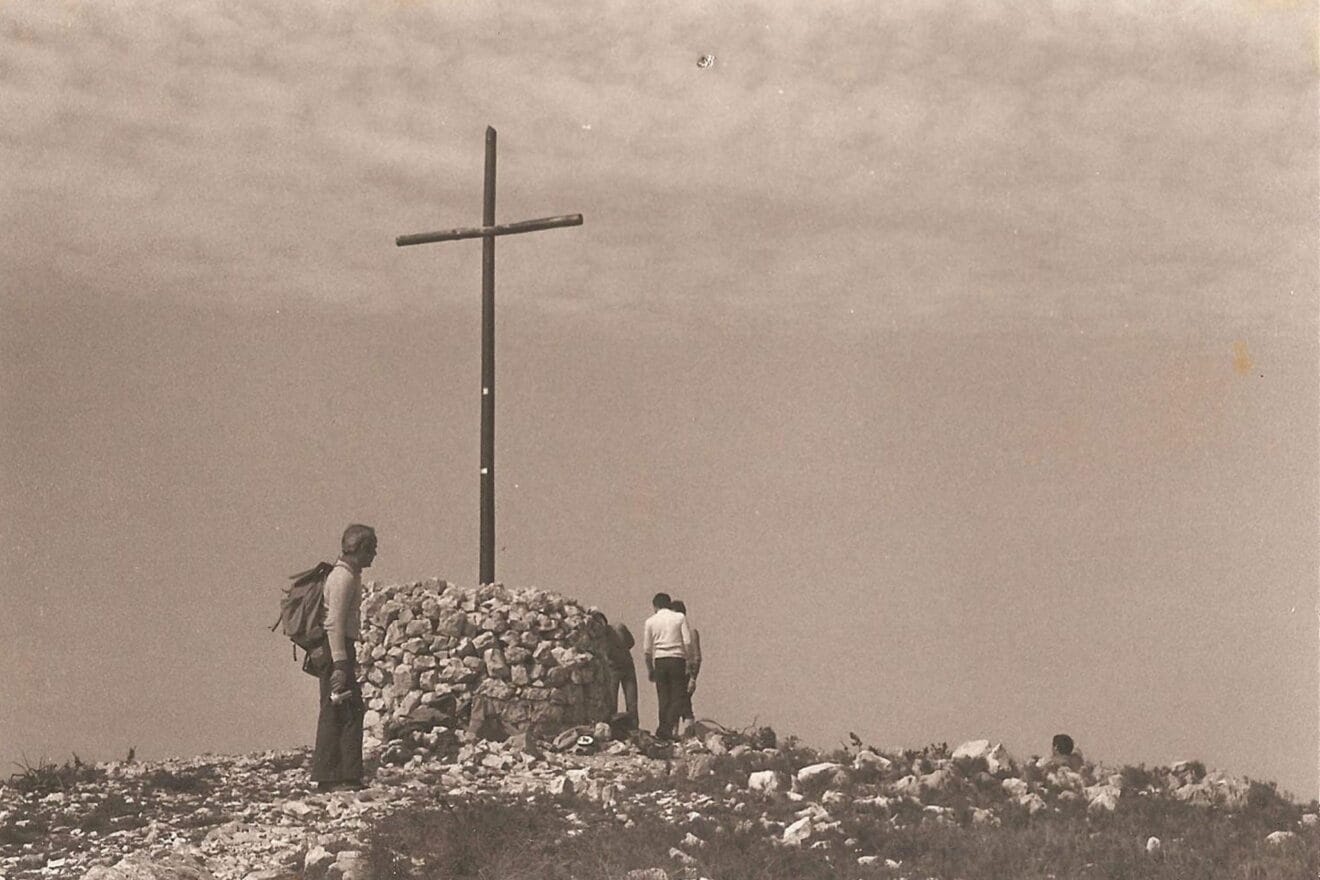 Imagen antigua de la Creu del Montgó de Xàbia (Fuente: CEX, Centre Excursionista de Xàbia)