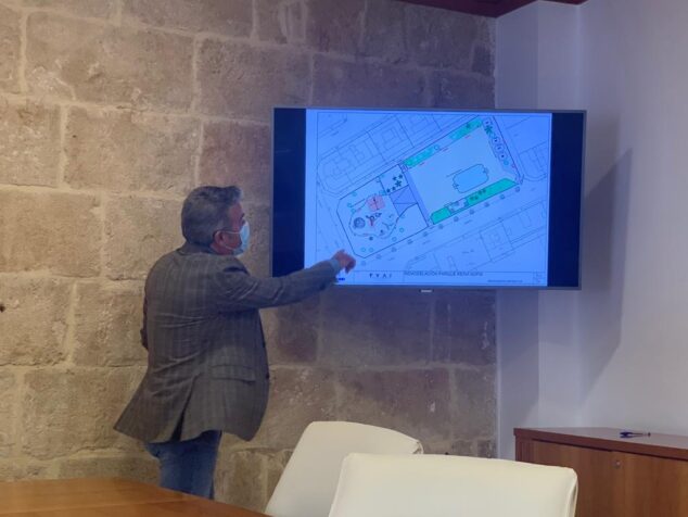 Imagen: El alcalde presenta el proyecto de los parques