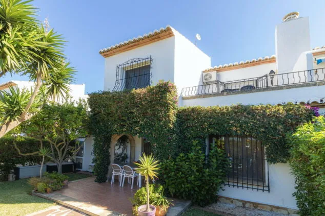 Imagen: Exterior de una casa adosada en venta en Jáve - Vicens Ash Properties