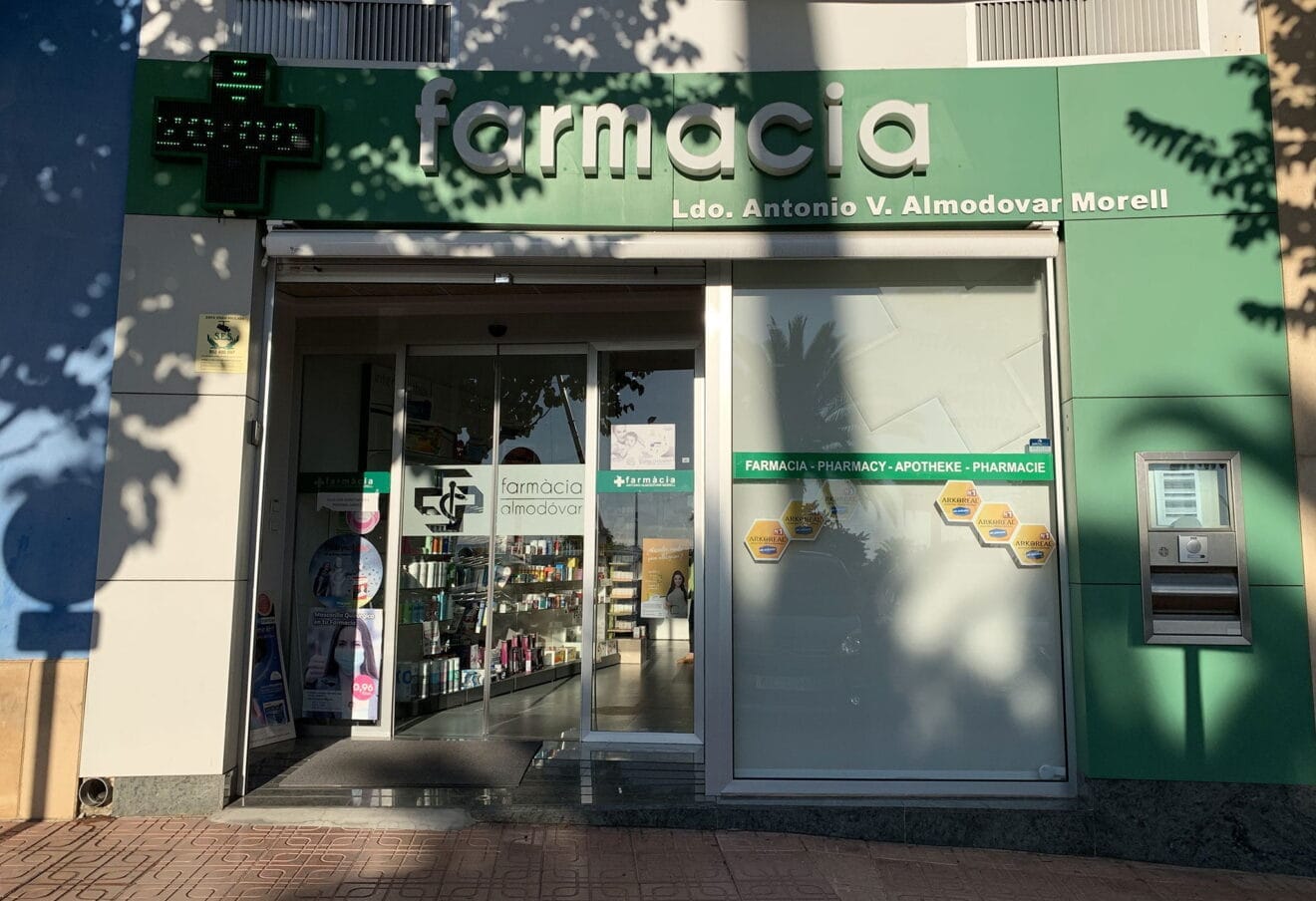 Fachada de la Farmacia Almodóvar de Jávea