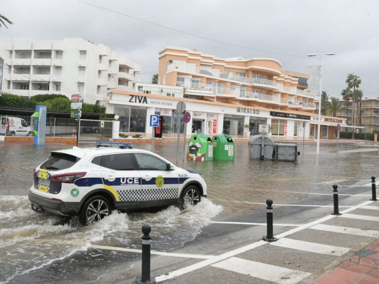 Inundación en la zona del Arenal- Avenida Libertad