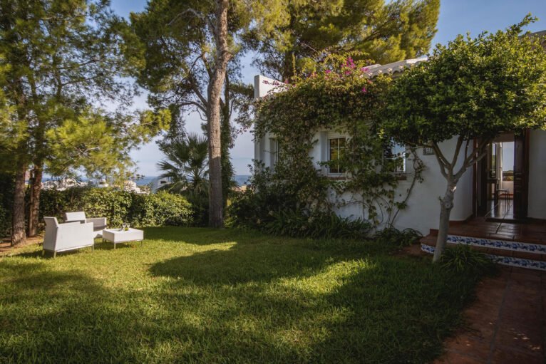 Jardín de una casa de vacaciones en Jávea para ocho personas - Aguila Rent a Villa