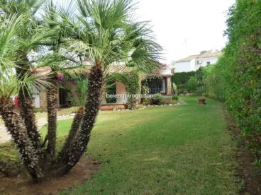 Jardín de un chalet en venta en Jávea – Inmobiliaria Belen Quiroga