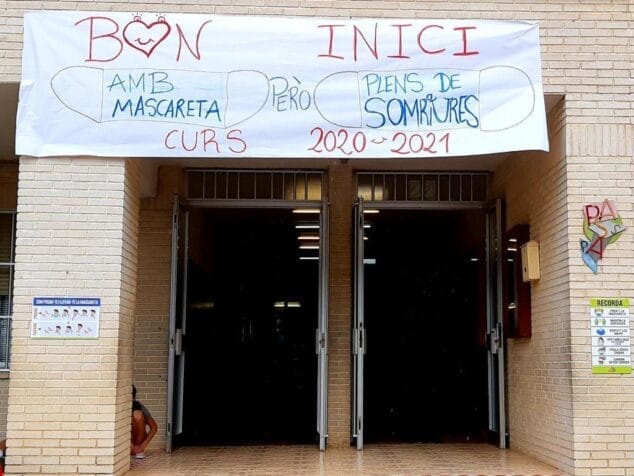 Imagen: Pancarta del cole Trenc d'Alba