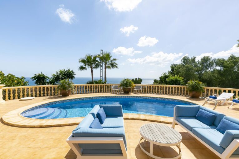 Pool of a holiday home in Jávea - Quality Rent a Villa