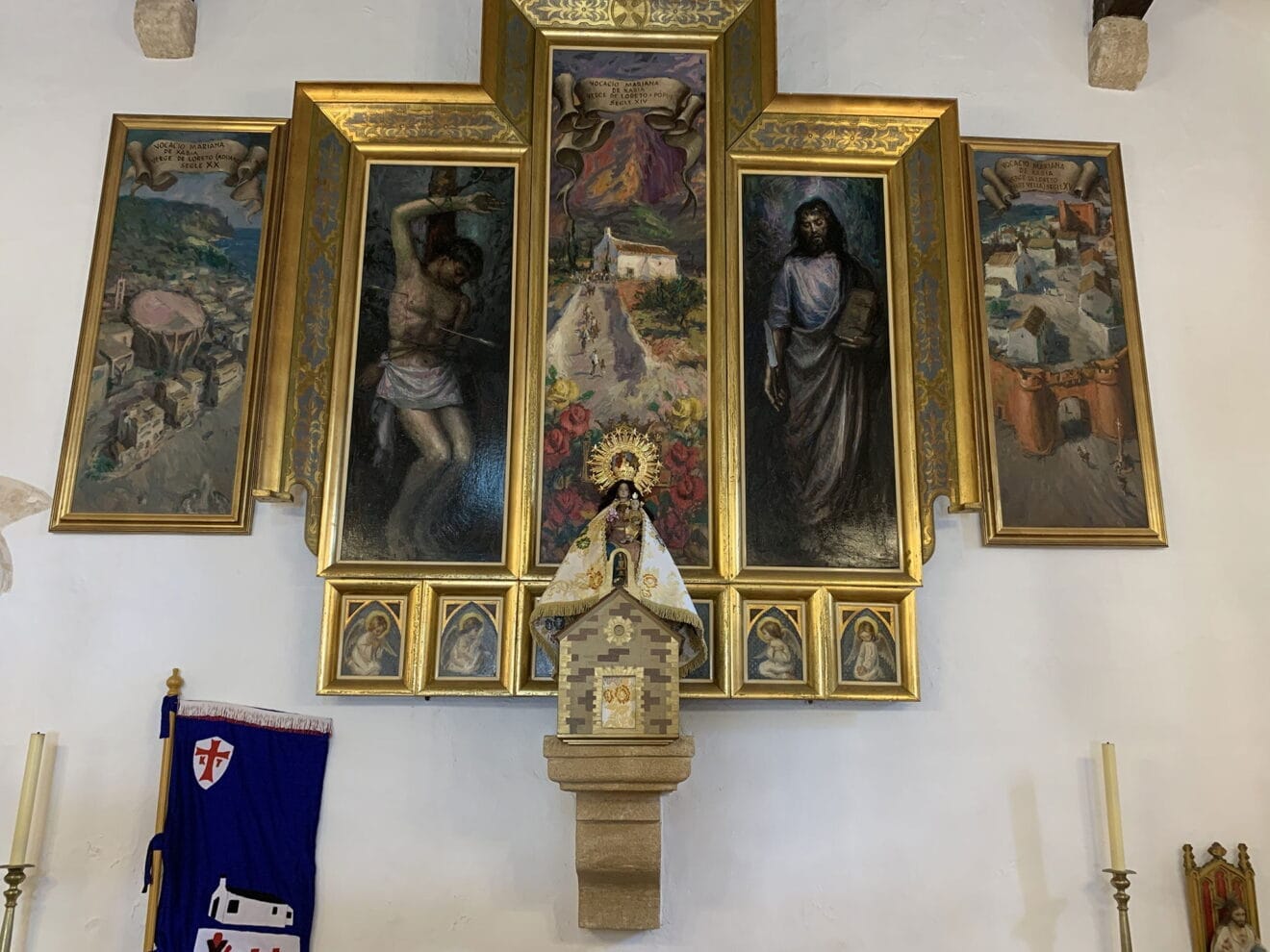 Retablo e imagen de la Ermita del Pòpul de Jávea | Imagen: Tino Calvo