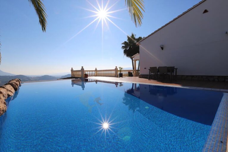 Pool eine Villa mit Blick in La Sella - Promociones Denia, SL