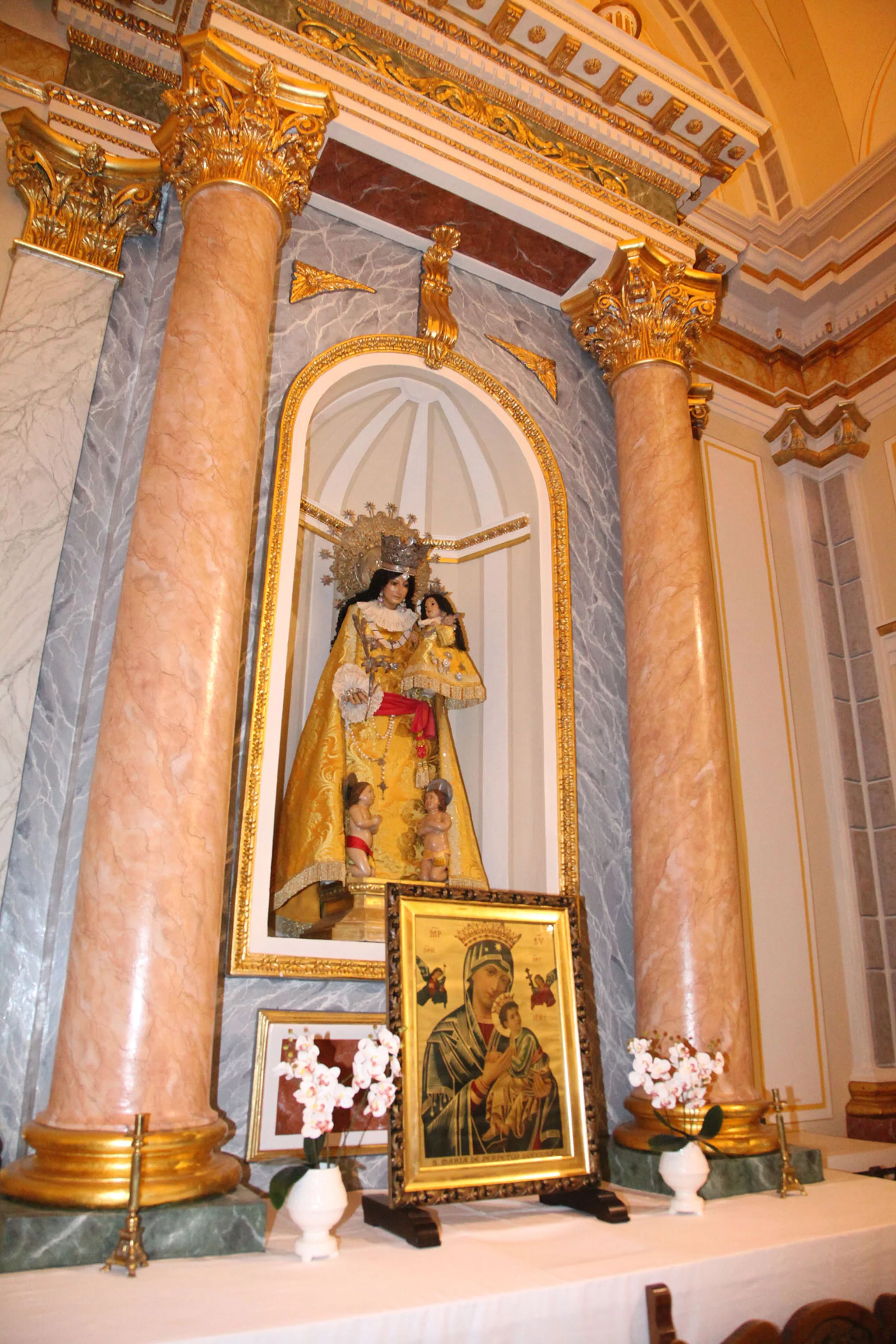 Imagen de la Virgen en el interior de la Ermita del Cristo del Calvario de Jávea