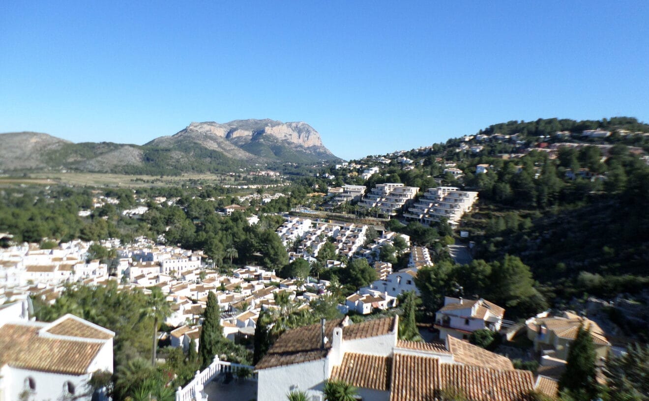 Vista del Montgó desde una villa en venta junto al campo de golf La Sella - Promociones Denia, S.L.