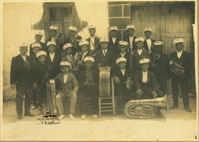Imagen: Bandas de música que tenía Xàbia en 1920 (músicos del Raval)