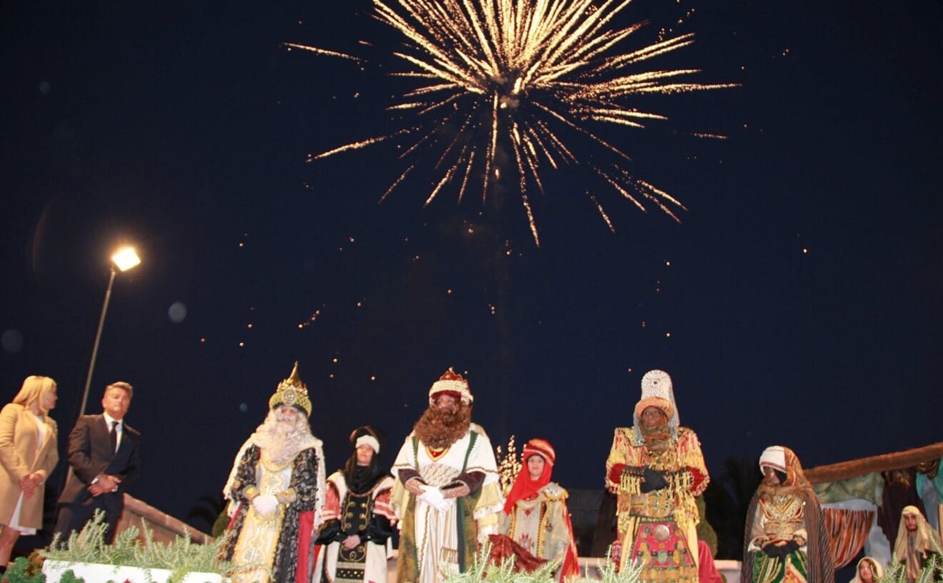 Fuegos artificiales en la Cabalgata de Reyes de Jávea 2020