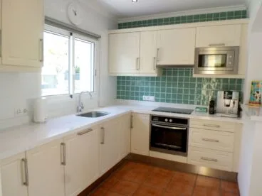Cocina de un bungalow en venta en La Sella – Promociones Denia S.L.