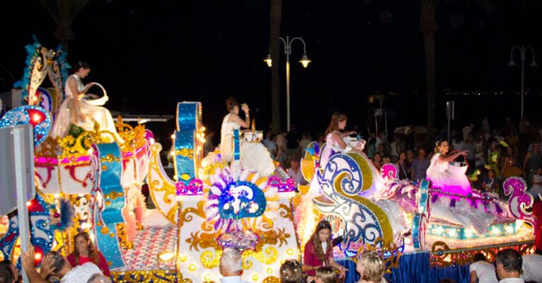 Desfile de carrozas fiestas de Loreto Xàbia