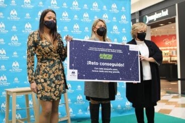 Entrega del cheque de «Kilómetros Solidarios» de Portal de La Marina al Hospital de Dénia