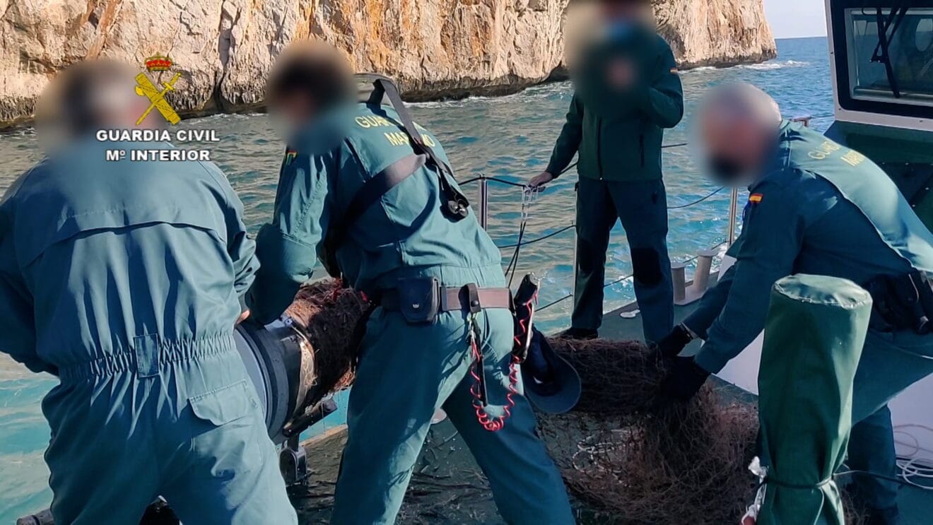 Extracción de las redes de pesca