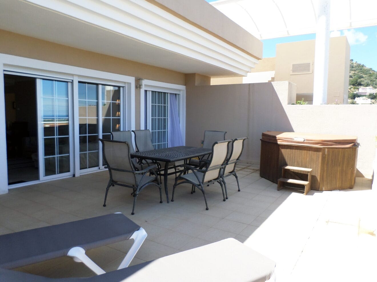 Gran terraza de un ático en venta en La Sella - Promociones Denia, S.L.