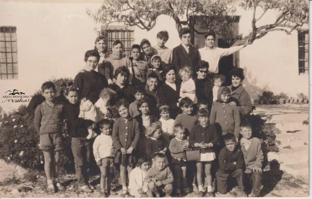 Imagen: Magdalena con sus alumnos